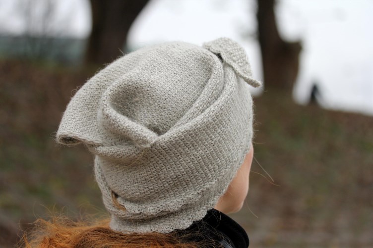 Feminine, stylish, hand-knitted headscarf "Toundra"