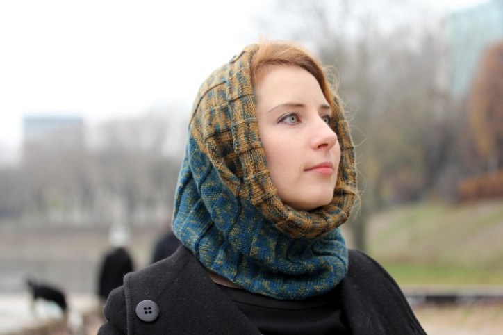 Wooly, hand-knitted cowl "Reflection"