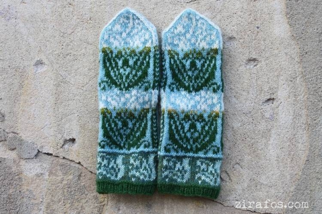 Original woolen hand-knit mittens „Lilies of the Valley“